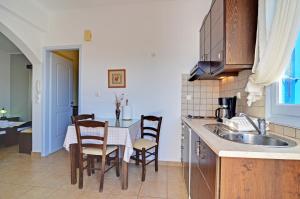 Nikos Sea View Apartments
