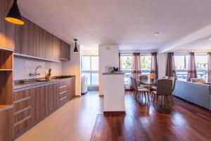 El Triunfo Apartments