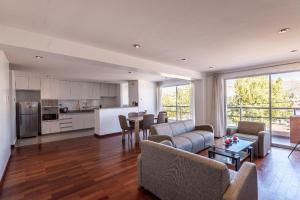 El Triunfo Apartments