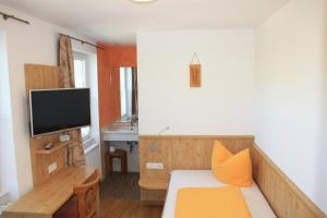 Single Room with Shower room in Gasthaus Storchen