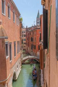 Canal View San Marco Luxury Rooms