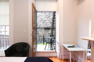 Comfy Beacon Hill Studio Great for Work Travel #7