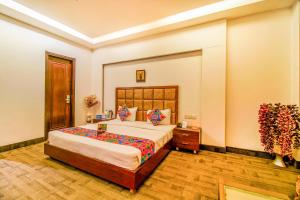 Hari's Court Inns & Hotels