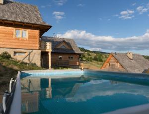 Komfortowe domy Osada Jaworki śniadania sauna grill basen