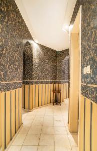 Aristocratic, Elegant, Designer Top Central Apartment