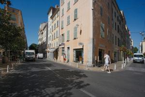 Appartements GregBnb-com - Centre ancien - CLIMATISE - T2 Mezzanine - 6eme etage : photos des chambres