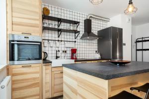 Botanic Gardens Apartment with FREE GARAGE Wrocław by Renters