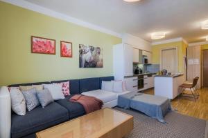 Luxury Center APT Garage Parking by MichalFriends
