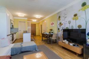 Luxury Center APT Garage Parking by Michal&Friends