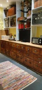 Snobs and Rebels Apartments