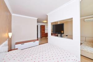 Deluxe Studio with Garden View room in Penelopa Palace Apart Hotel & SPA