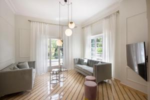 Glyfada Villa 6BR 16ppl Private Pool 300m to Beach