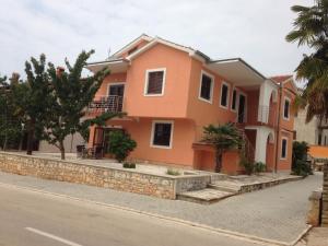 Appartement Lois met Airco Wifi en Zwembad 