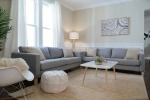 3BR Apartment Cozy, Great Location & Pet-Friendly- Central Stylish - Dunning