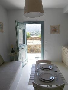 Three Little Roses Country House Tinos Greece