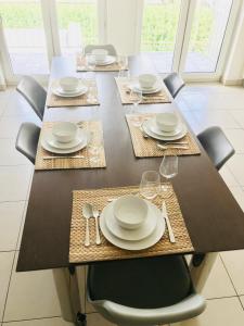 Art Deco 100m2 Flat 2 min Walking from Train Station in City Center, Free Parking and Terrace - 2B