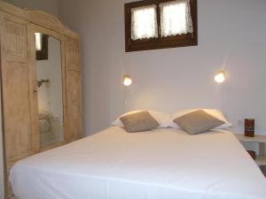 Three Little Roses Country House Tinos Greece