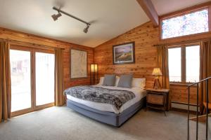 Deluxe King Room room in Purple Mountain Bed & Breakfast & Spa