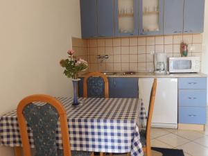 Apartment Ren - 150m from beach