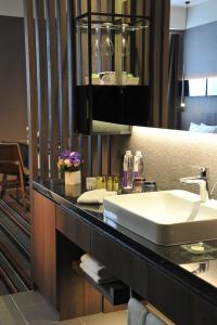 Premium giường đôi Hướng phố (City View Premium Double)