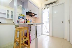 Simply Living 2BR at Bassura City Apartment By Travelio