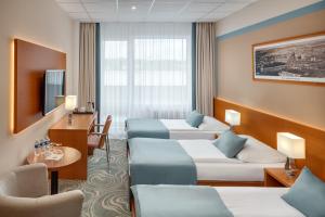 Triple Room with Access to public Relax Centre room in Avanti Hotel