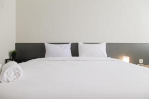 Comfy Studio Room The Oasis Cikarang Apartment By Travelio