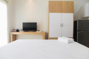 Comfy Studio Room The Oasis Cikarang Apartment By Travelio