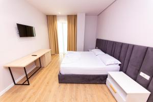 Double or Twin Room with Sea View and French Balcony room in Hotel Alion