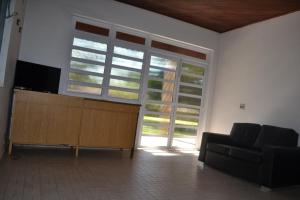 0013.00 - Maranduba - Casa - 3 Dormitórios - 16 Pessoas - 1 Quadra do Mar Do Mar