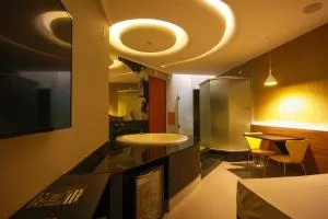 Oasis Motel - 皮拉西卡巴