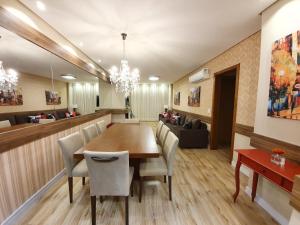 Apto Luxo 250m R. Coberta | 2 Suítes | Mobiliado