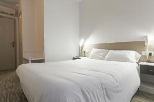 Hotels Hotel du Clocher : photos des chambres