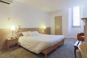 Hotels Hotel du Clocher : photos des chambres