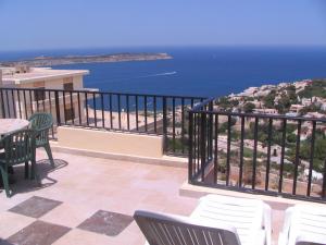 Two bedroom penthouse sea and valley views `D`