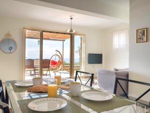 The Cerulean Villa. The Concord of Blue and Green!