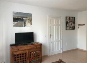 MY PRETTY HOME - Lovely and spacious surrounded by tropical gardens - private covered and uncovered terrace - pool - parking - FREE FIBRE OPTIC INTERNET