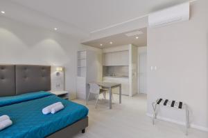 Comfort Studio with lateral Sea View room in Residence Picalè