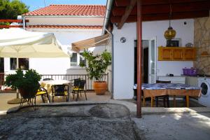 Seaside Apartment Tisno