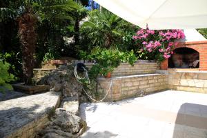 Seaside Apartment Tisno