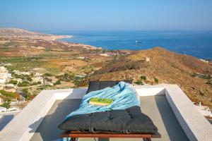 Caldera sky & sea ( price includes a small car 4s) Santorini Greece