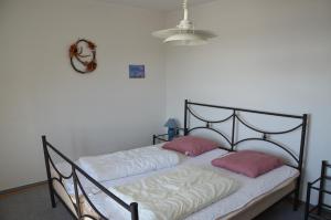 Standard Double or Twin Room with Shared Bathroom (9, 10) room in Ferie På Toppen