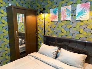 Relax Seaview Studio Free Netflix at Greenbay Pluit Tower F