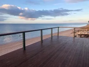 Peter's Port - Port Julia