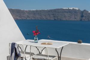 Chelidonia Luxury Suites Santorini Greece