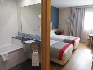 Standard Twin Room room in Holiday Inn Express Madrid-Getafe an IHG Hotel