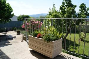 Maisons de vacances A 5 Minutes des Ocres Gite La Charite Gordes Roussillon : Maison 3 Chambres
