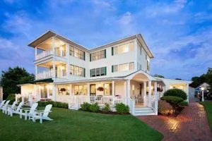 Inn at Harbor Hill Marina - South Lyme