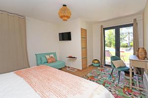 B&B / Chambres d'hotes L Esprit du Clain chambres d hotes BandB de standing proches du Futuroscope Golf et Lac de St Cyr : photos des chambres