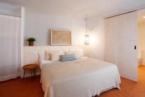Double Room - Disability Access room in Hostal Ses Negres
